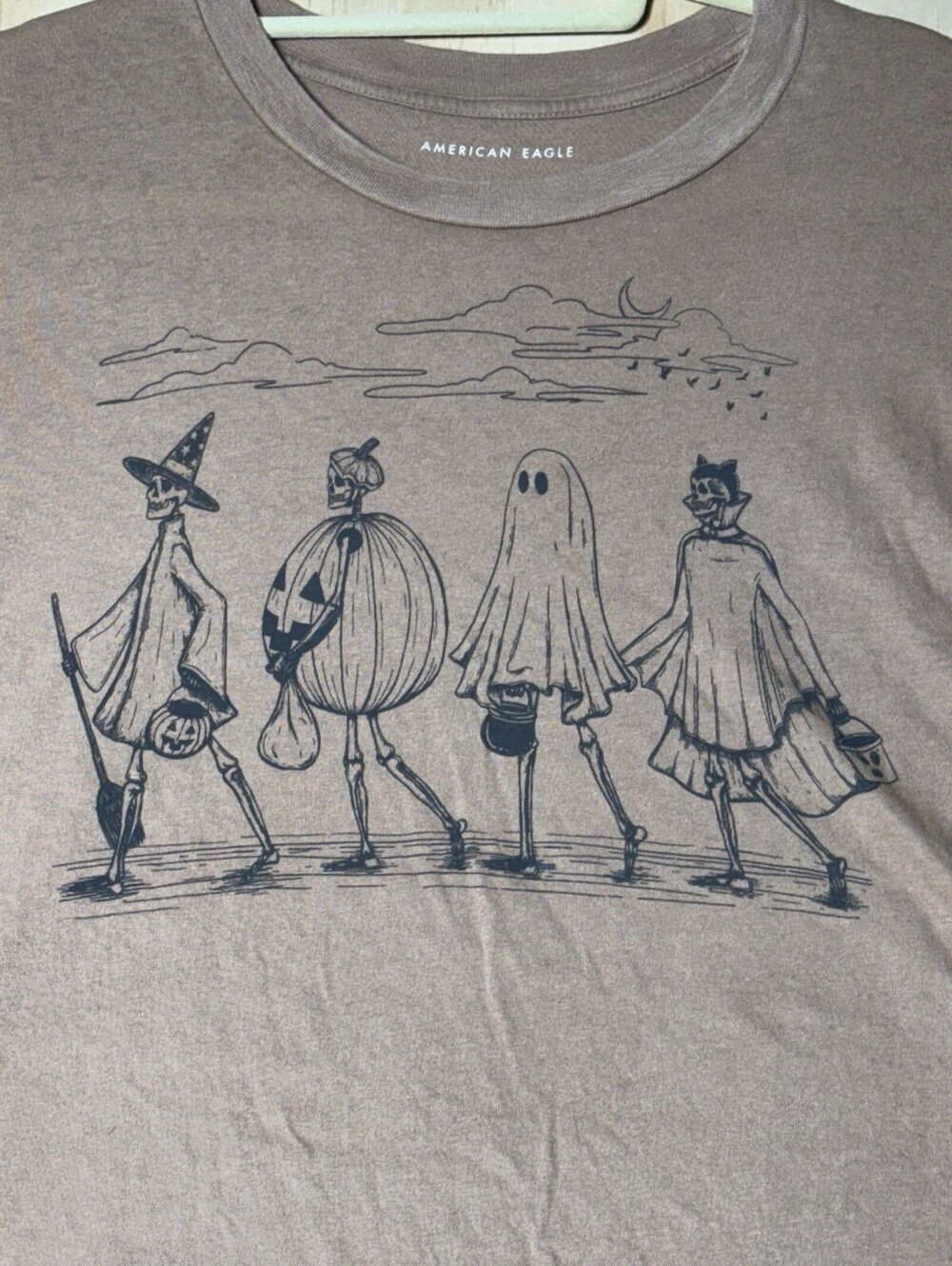 American Eagle Outfitters Shirt Mens XS/S Beige Halloween Skeleton Graphic Tee